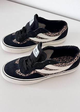 Замшеві кеди з лео принтом