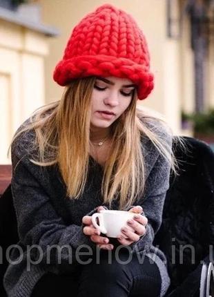 Шапка великої в'язки жіноча червона