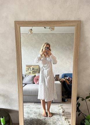 Платье в горох черно-белое