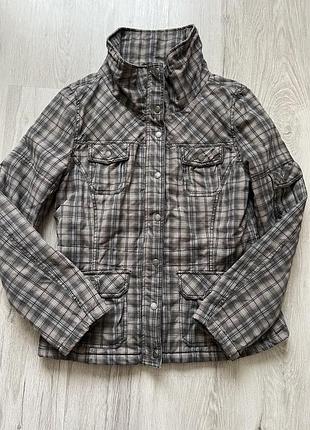 Куртка ,верхній одяг