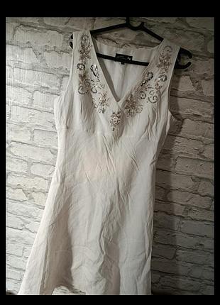 Белое льняное нарядное миди платье с вышивкой и пайетками л-хл.14