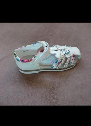 Красивые босоножки