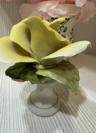 Колекційна порцелянова троянда на ніжці 🌹, capodimonte napoleon, вінтаж