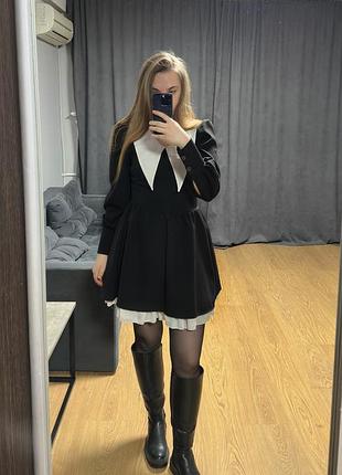 Сукня з коміром