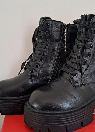 Зимове жіноче взуття (берці)