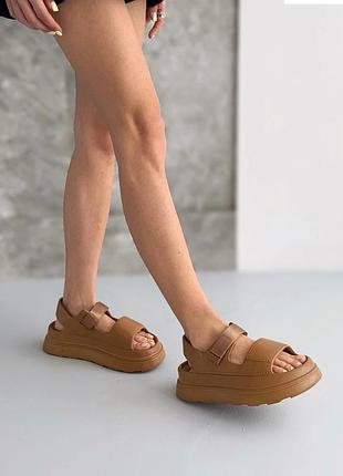 Босоніжки жіночі