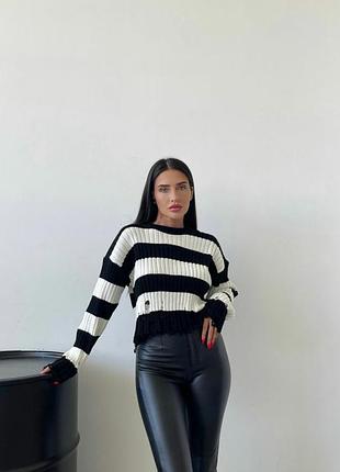 Светр жіночий