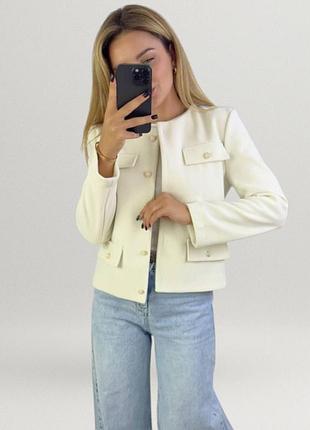 Жакет женский классический прямого кроя блейзер базовый стиль шаткая пиджак с карманами на пуговицах молочный белый