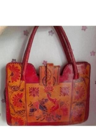 Оригинальная сумка винтаж в восточном стиле нат кожа короткие ручки. интересный стеллаж набит рисунок.