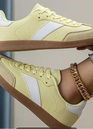 Кроссовки желтые