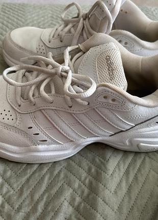 Жіночі кросівки