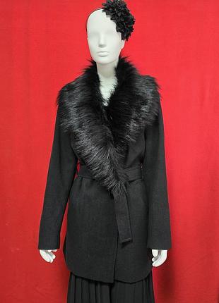 Стильне демісезонне жіноче пальто класичного крою від new look