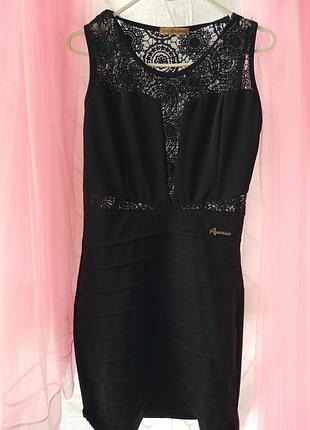 Черное, короткое платье с кружевом с открытой спиной