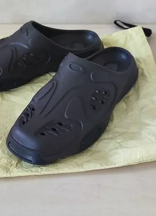 Мужские шлепанцы oakley factory team x brain dead paguro slide коричнево-черный