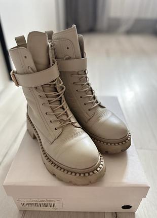 Зимові, молочні черевики “estro”