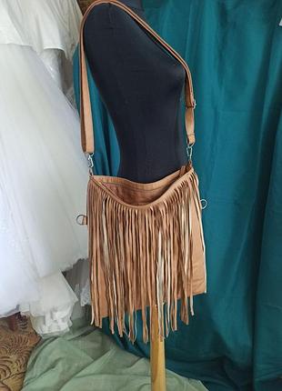 Продаю черную сумочку на цепи + 2 сумки в подарок.