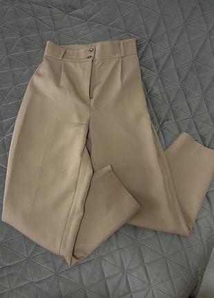 Жіночі укорочені брюки з ременем світло-бежеві