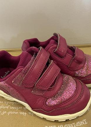 Кросівки на дівчинку clarks
