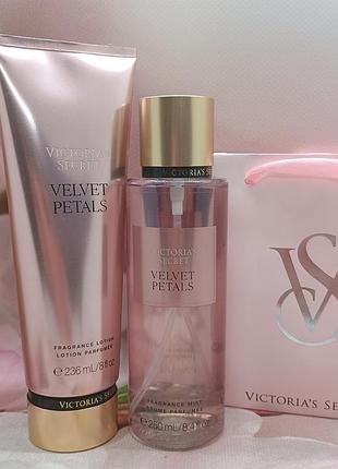 Подарунковий набір velvet petals (новий дизайн) victoria's secret 
оригінал із сша