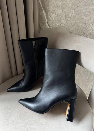 Стильні шкіряні ботильйони з гострим носиком наявність та відшив