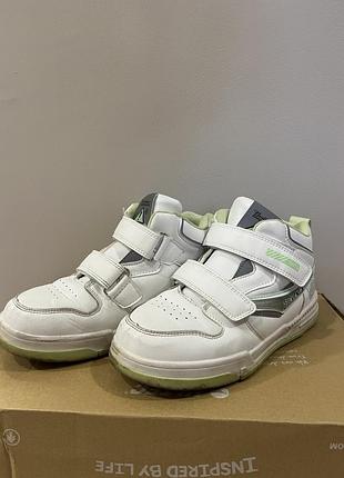 Кросівки на дівчинку