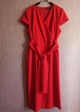 Елегантна сукня в кораловому відтінку