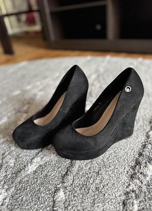 Взуття на платформі