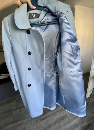 Пальто блакитного кольору