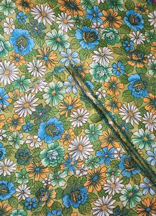 Отрез ситцовой ткани в цветы