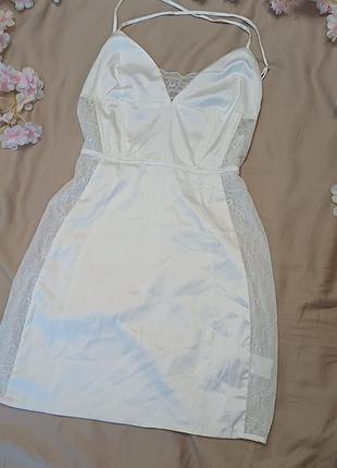 Белое платье