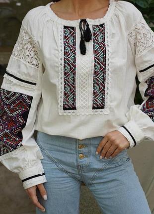 Жіноча вишиванка сорочка вишита в українському стилі з мережкою