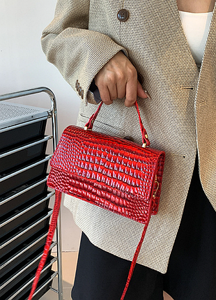 Женская лаковая мини сумочка рептилия, маленькая сумка клатч на плечо крокодил лакированная красный 1736