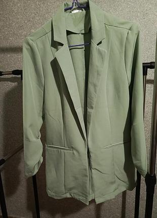 Классический пиджак накидка цвета мята.размер м с собранными рукавами.