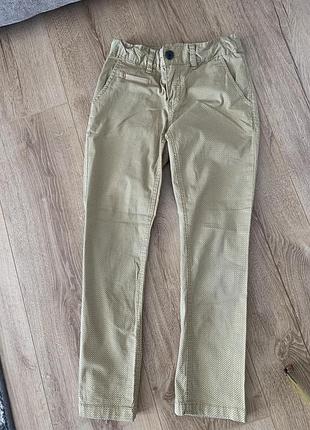 Світлі штани для хлопчика 122