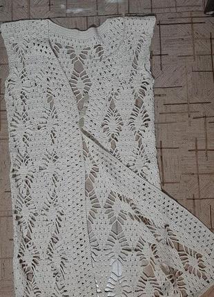 Вязаная жилетка ручной работы