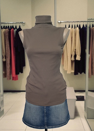 Майка - американка трикотажная, в рубчик.