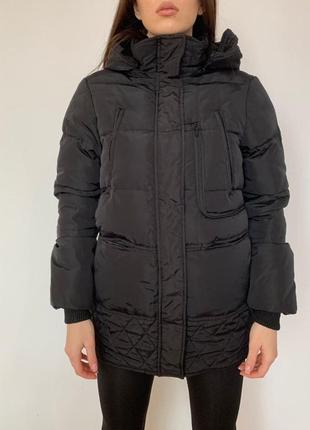 Женская зимняя куртка на меху с капюшоном черная4 фото