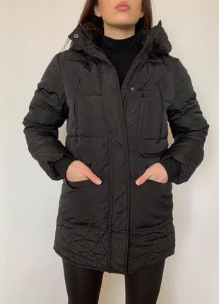 Женская зимняя куртка на меху с капюшоном черная2 фото