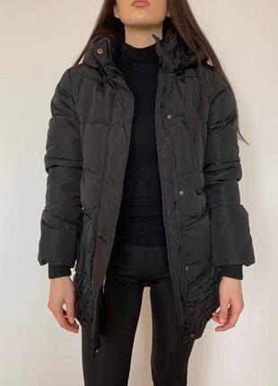 Женская зимняя куртка на меху с капюшоном черная5 фото