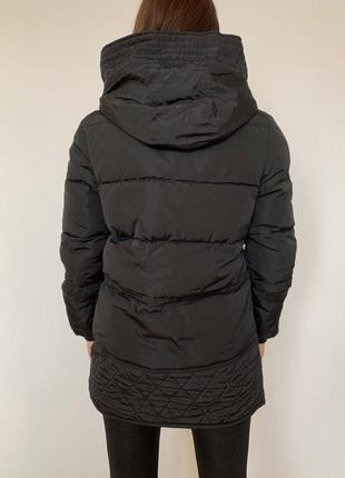 Женская зимняя куртка на меху с капюшоном черная8 фото