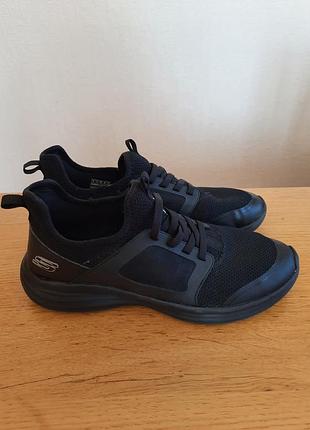 Жіночі кросівки