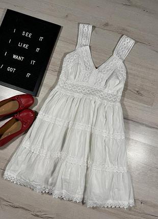 Ярусное платье с плотным кружевом