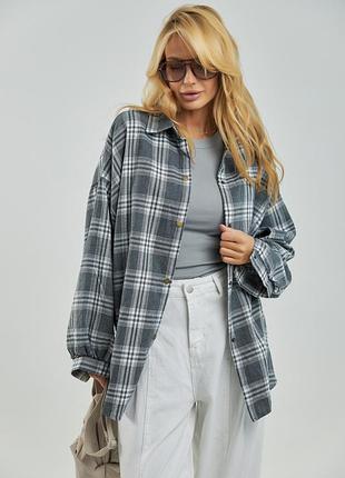 Картата жіноча сорочка на кнопках