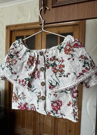 Блуза з квітами на гудзиках, може бути на спущені плечі