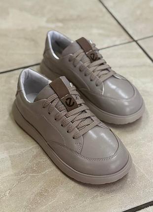 Туфлі шкіряні. фабричне виробництво. легка підошва.