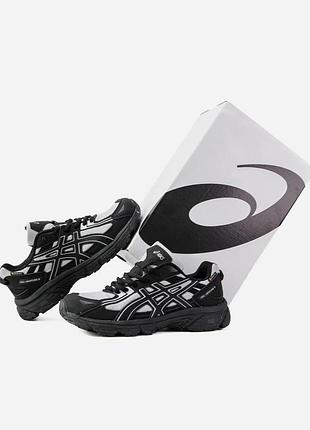 Чоловічі кросівки щільна якісна тканина підошва гума матеріал gore-tex зручні в носінні не жмуть не сковують у русі