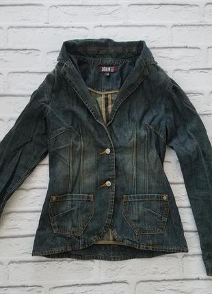 Джинсовый серый пиджак с потертостями, джинсовый жакет, джинс куртка