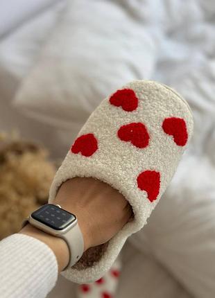 Женские теплые домашние тапочки меховые белые с сердечком зима осень