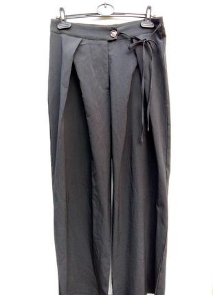 Брюки.
черный цвет.