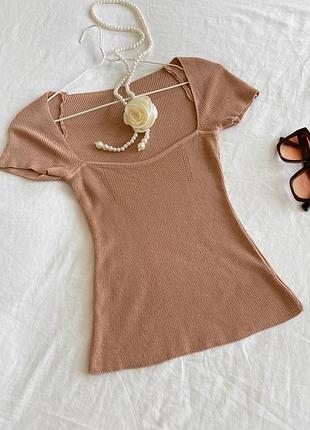 Женский трикотажный бежевый топ